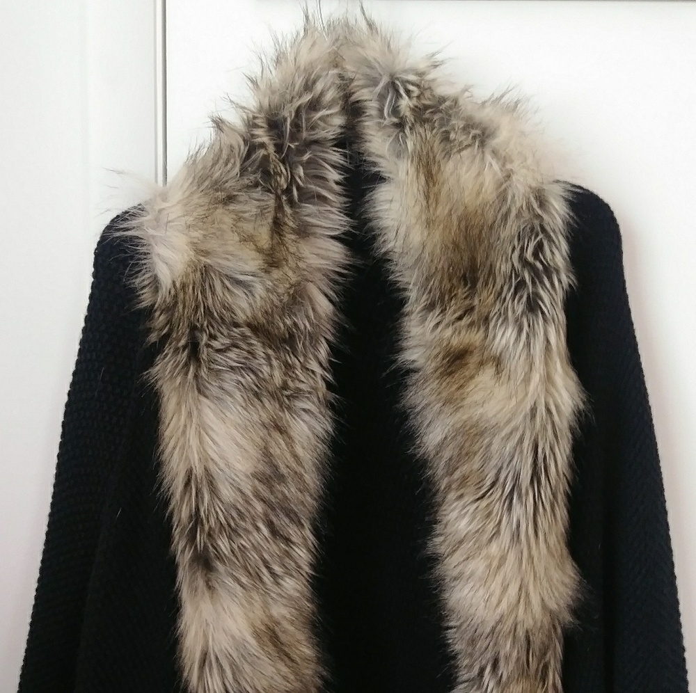 Faux Fur Trimmed Knit Cape